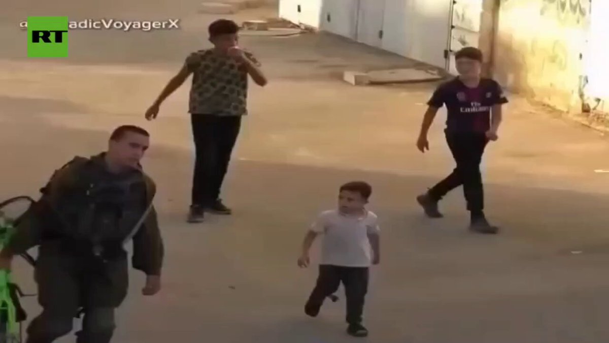 İsrail Askeri, Filistinli Çocuğun Bisikletine El Koyup Çöpe Attı