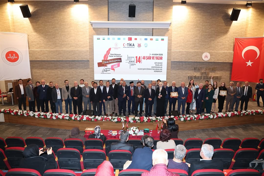 Talas'ta Şiir Akşamı: Türk Dünyasının Kalbi Ortak Dizelerde Attı