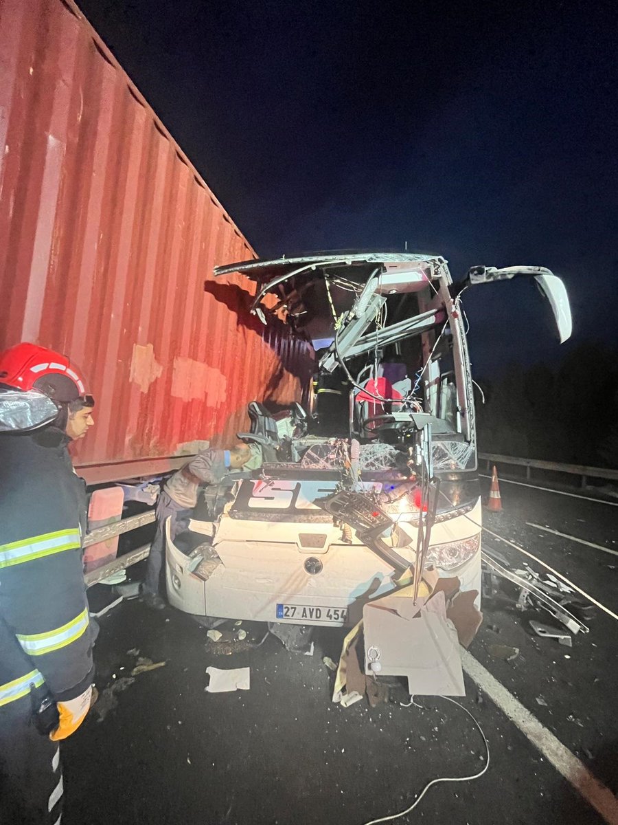 Osmaniye'de Otobüs ile TIR Çarpışması: 6 Kişi Hayatını Kaybetti