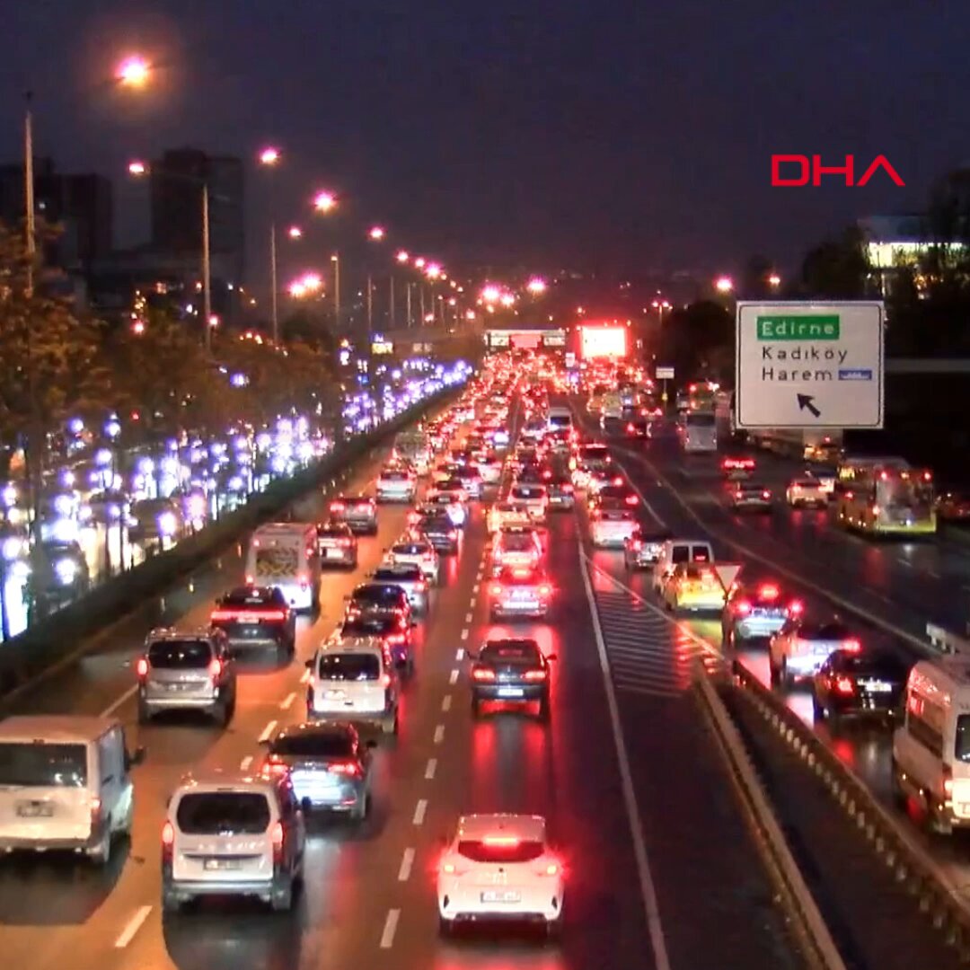 İstanbul'da Sabah Trafiği Yoğunluğu Yüzde 90'a Ulaştı
