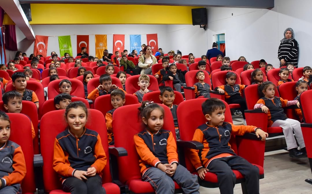 Kocasinan Belediyesi Çocuk Kulübü Öğrencileri, Nasreddin Hoca Oyunu ile Miniklerle Buluştu