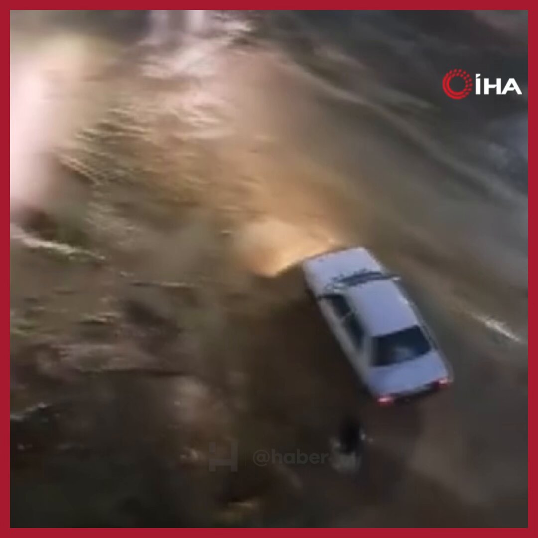 Tekirdağ'da Patlayan Su Borusu, Vatandaşa Araç Yıkama Fırsatı Yaratı