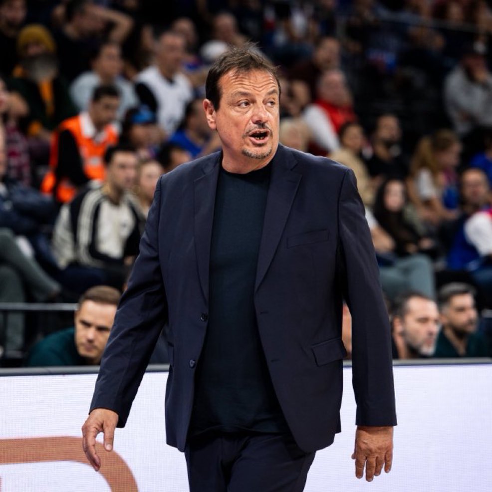 Ergin Ataman, Fenerbahçe Taraftarının Tezahüratına Tepki Gösterdi: 87 Yaşındaki Anneme Küfrettiler