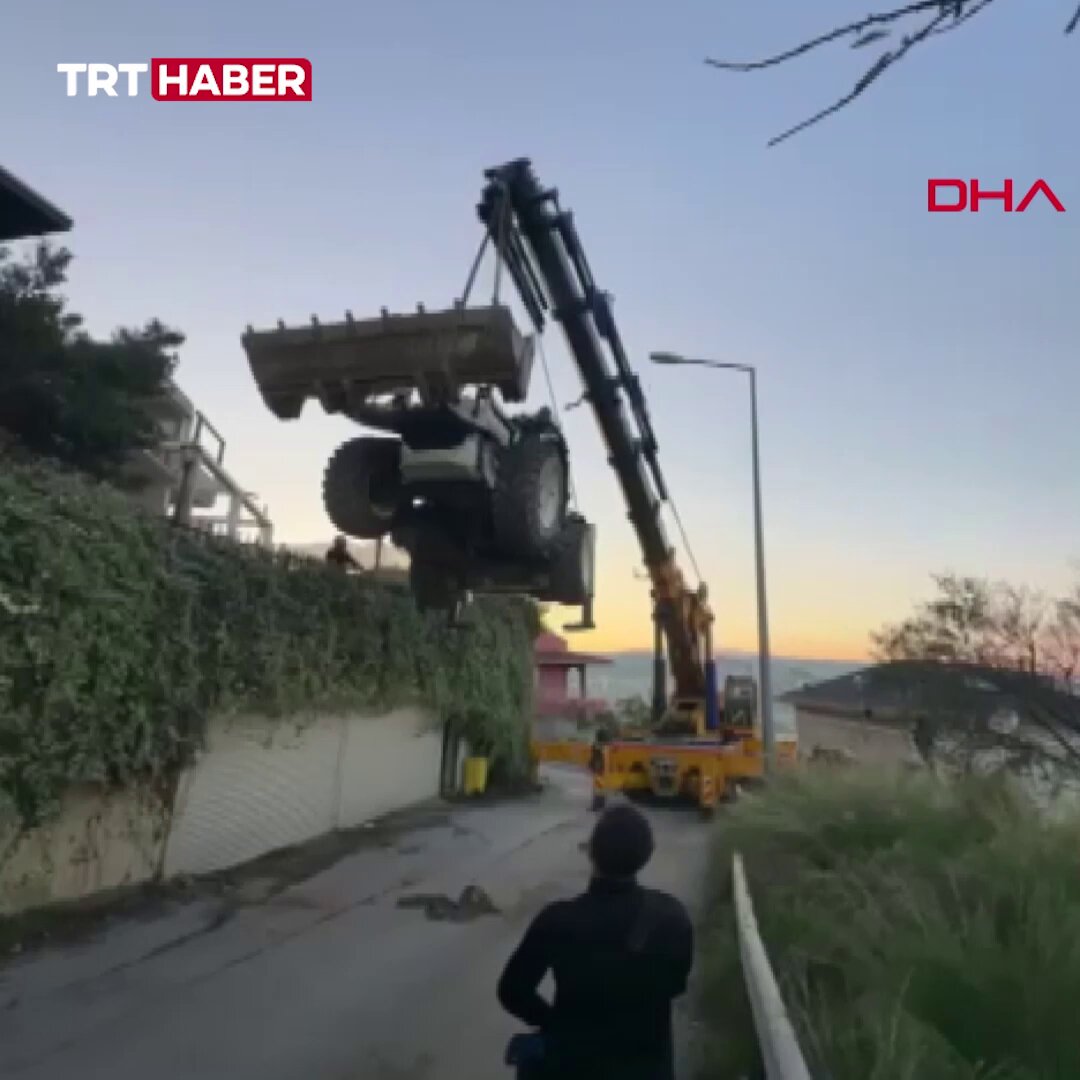 Bursa'da Vinçle Taşınan Kepçe Halatı Kopunca 5 Metreden Yere Çakıldı