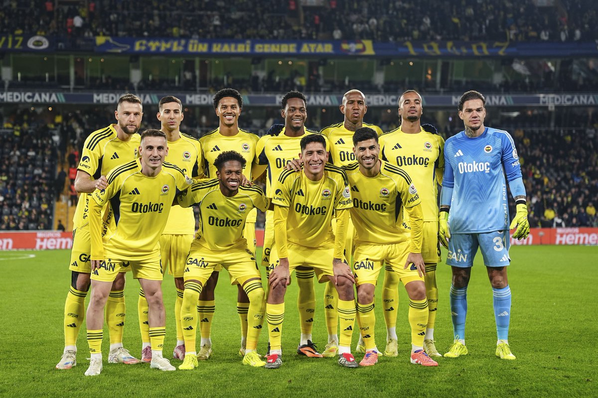 Fenerbahçe, Süper Lig'in İlk Yarısını 20 Yıl Sonra Namağlup Tamamladı