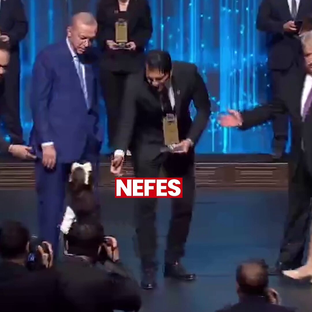 Cumhurbaşkanı Erdoğan'dan Bilim Ödülleri Töreni'nde Öğrencilere Sürpriz Harçlık