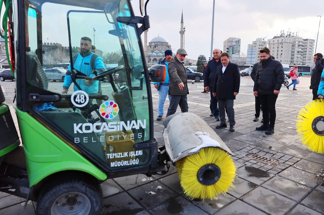 Kayseri Kocasinan'da Karla Mücadelede Mini Araçlar Ön Planda