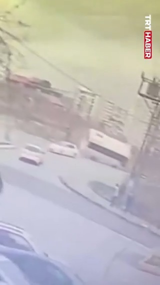 Esenyurt'ta Servis Kazası: 4 Kişi Hayatını Kaybetti