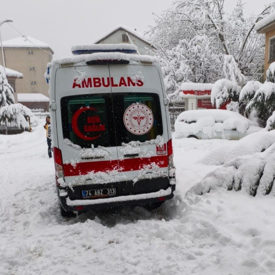 Bartın'da Kar Fırtınasında Mahsur Kalan 265 Hasta Kurtarıldı