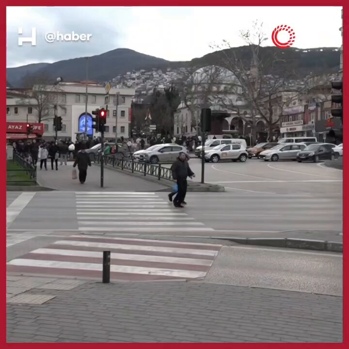 Bursa'da Şiddetli Lodos Vatandaşları Zor Durumda Bıraktı