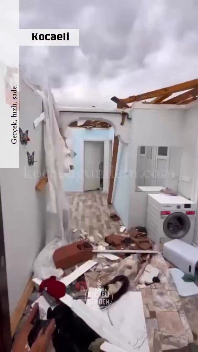Kocaeli'de Fırtına: Evin Çatısı Uçtu