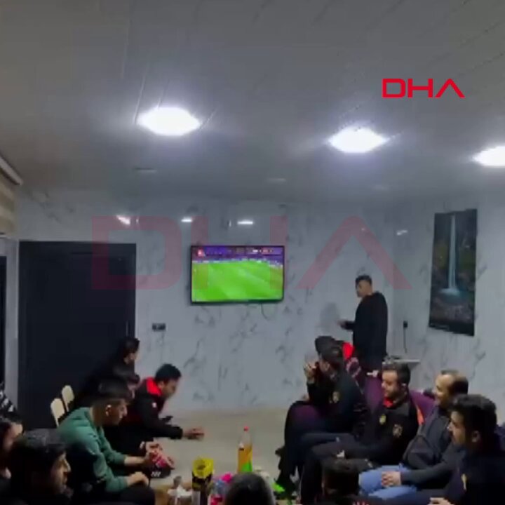 Osmaniye'de Süper Kupa Maçını İzleyen İtfaiyecilerin Ani Müdahalesi