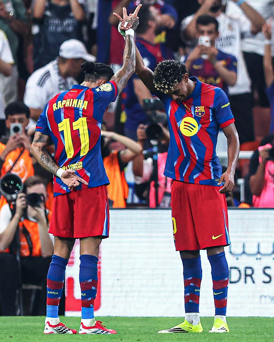 Barcelona, İspanya Süper Kupa'yı Real Madrid'i 3-2 Mağlup Ederek Kaldırdı