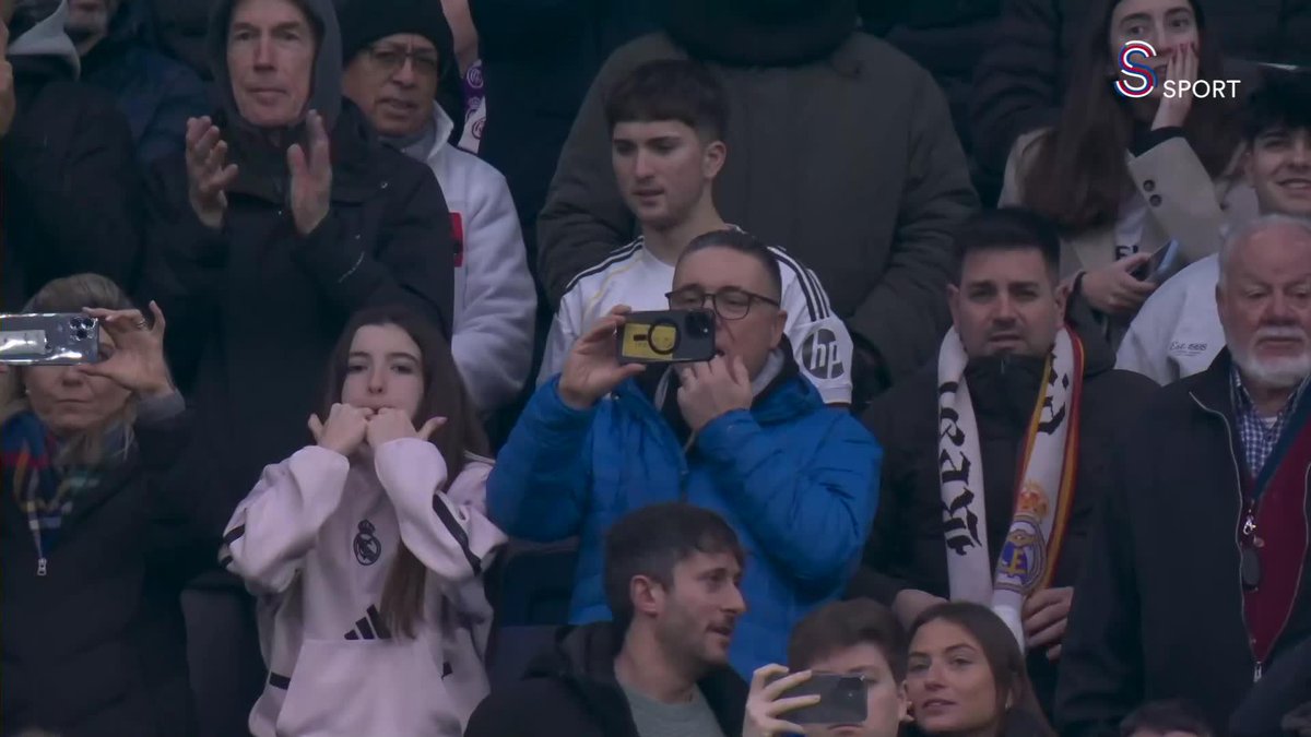 Real Madrid Taraftarları, Takımlarını Islıklayarak Protesto Etti