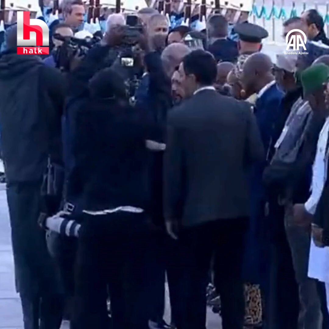 Nijerya Cumhurbaşkanı Tinubu, Resmi Törende Düştü