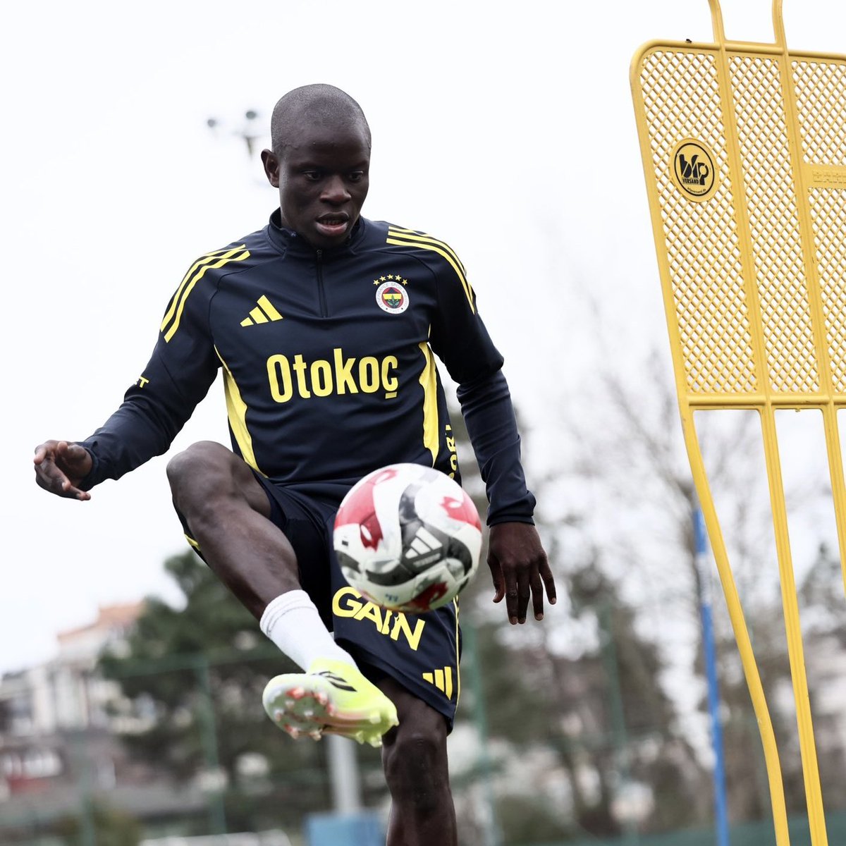 Golo Kante, Fenerbahçe'de İlk Antrenmanına Çıktı