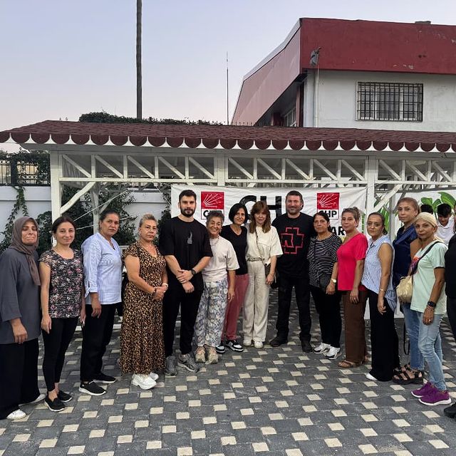 Seyhan İlçe Kadın Kolu, Öz Savunma Bilgilendirme Toplantısı Düzenledi