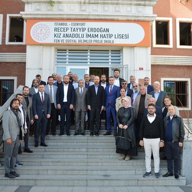 TÜRGEV Mütevelli Heyeti Üyesi Necmettin Bilal Erdoğan, Esenyurt'ta Lise Hafızlık Hazırlık Sınıfı Öğrencileriyle Buluştu