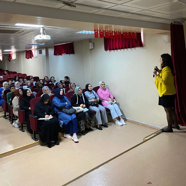 Güngören Yeşilay Şubesi Gündoğdu İlkokulu'nda Teknoloji Bağımlılığı Eğitimi Düzenledi