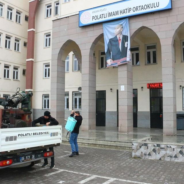 Polatlı Belediyesi Öğrenci Sağlığını Korumak İçin Okullarda Temizlik Çalışmaları Yapıyor