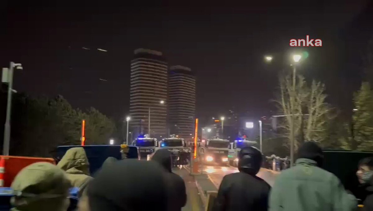 ODTÜ'de Göstericilere Tazyikli Suyla Müdahale