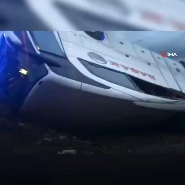 Sivas'ta Otobüs Kazası: 2 Ölü, 25 Yaralı