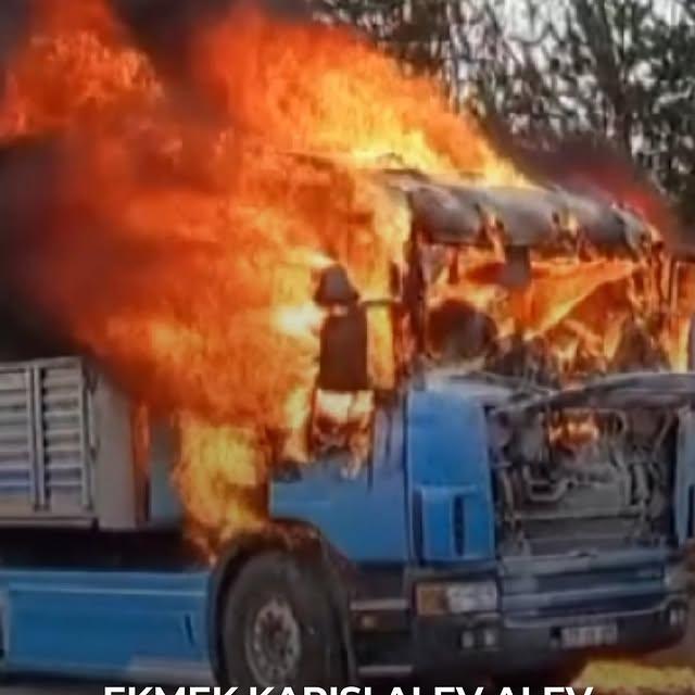 Sivas'ta TIR yangını: Tır alev topuna döndü