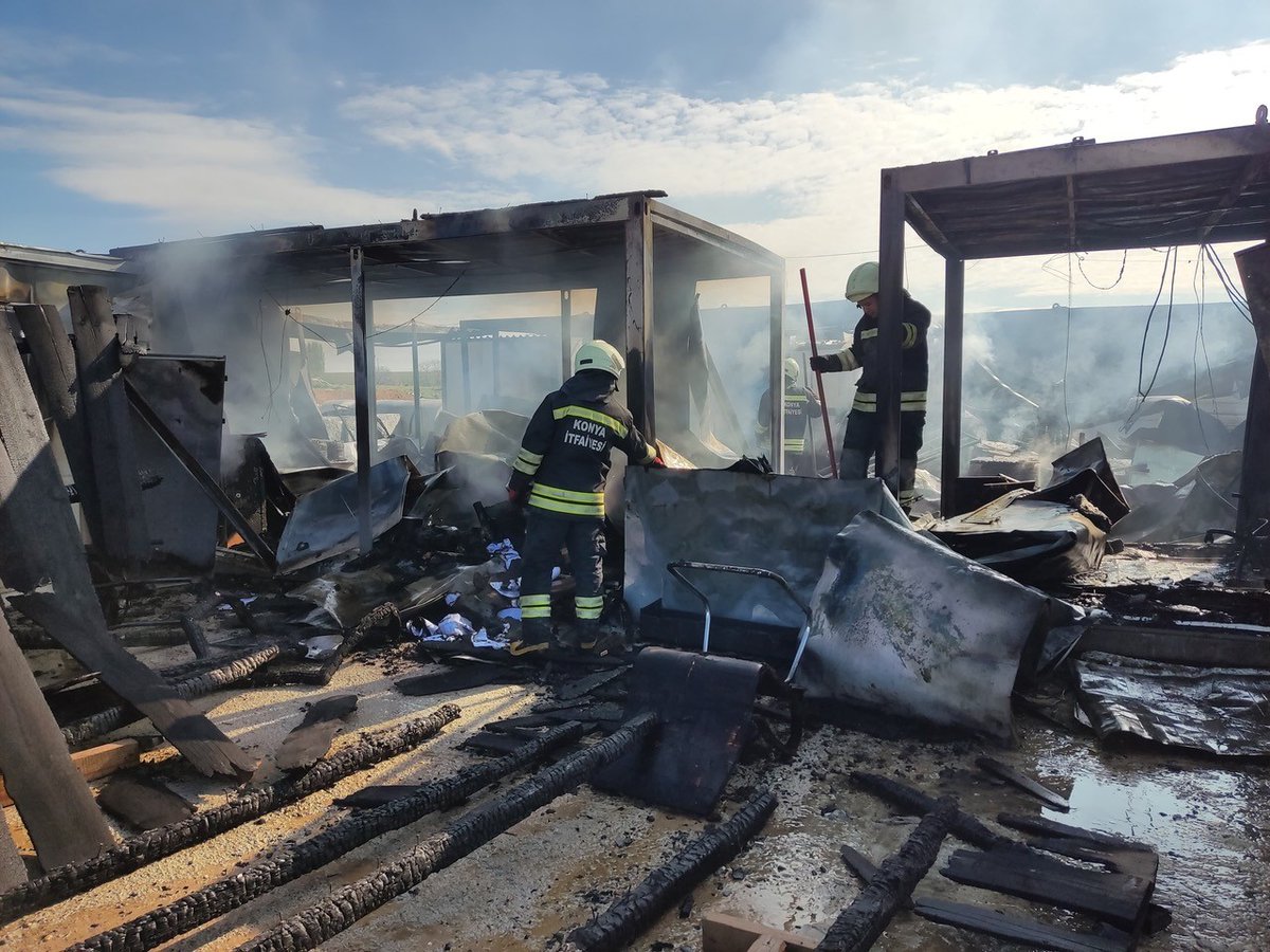 Konya'da Okul İnşaatında Konteyner yangını: İşçi Barınma Alanı ve Malzemeler Kullanılamaz Hale Geldi