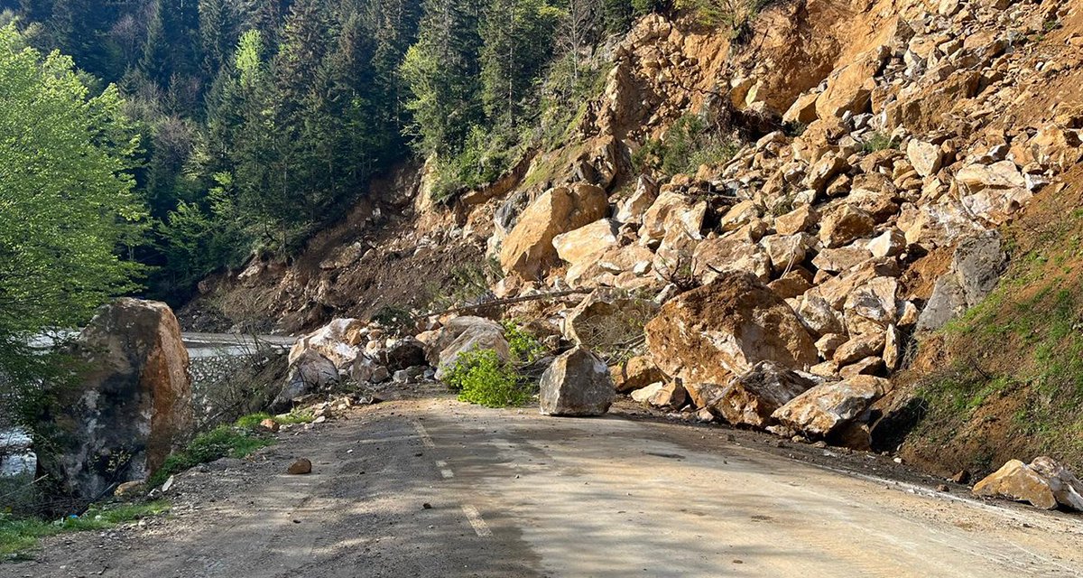 Giresun-Yavuzkemal Karayolunda Heyelan: Trafik Kesintisi