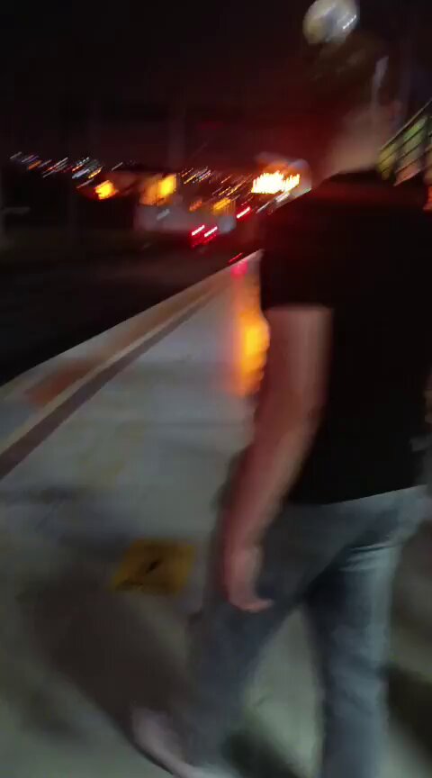 İzmir Metro İstasyonunda Şiddetli Olay: Güvenlik Görevlisine Saldırı