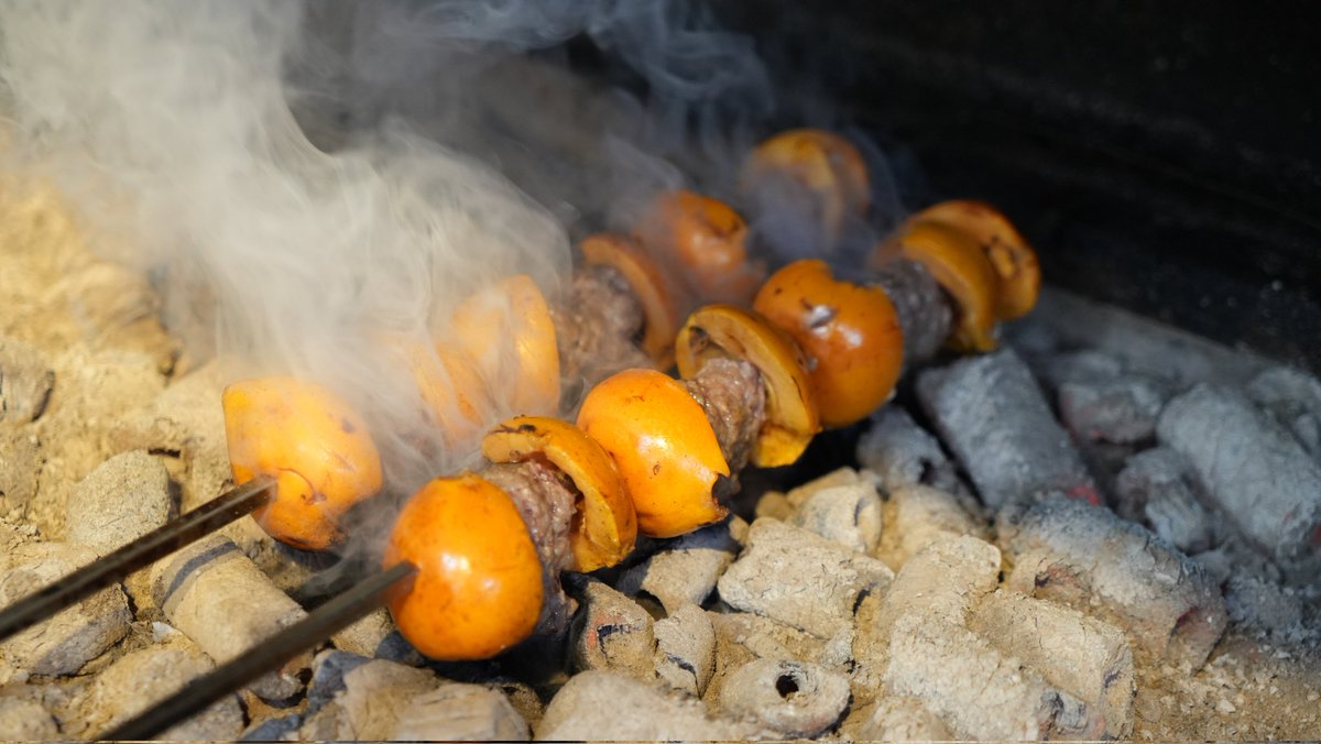 Gaziantep'te İlkbaharla Birlikte Yenidünya Kebabı Geleneksel Lezzetiyle Sofraları Buluşturdu