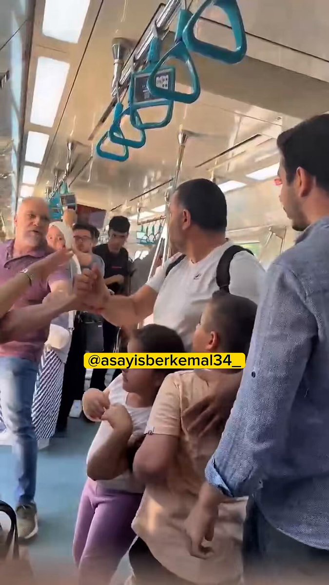 Marmaray'da Şahıs Babaya Yumruk Attı: Çocukları Gözü Önünde Olay