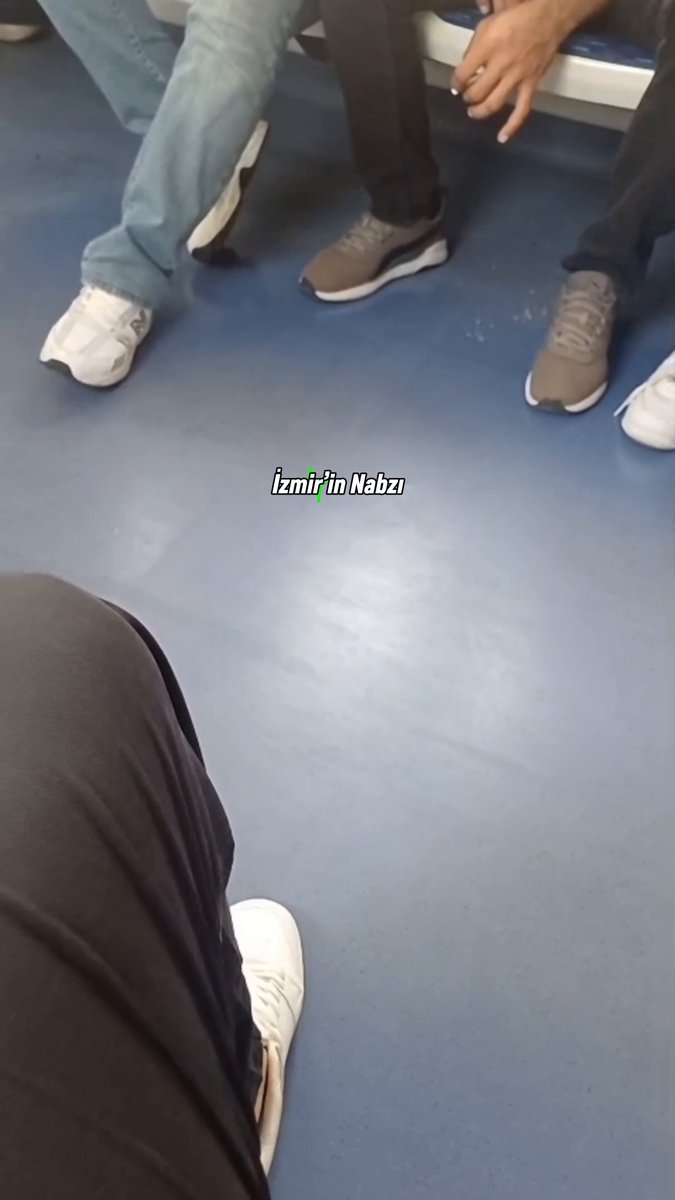 İzmir İZBAN'da Sigara İçen Yolcuya Müdahale