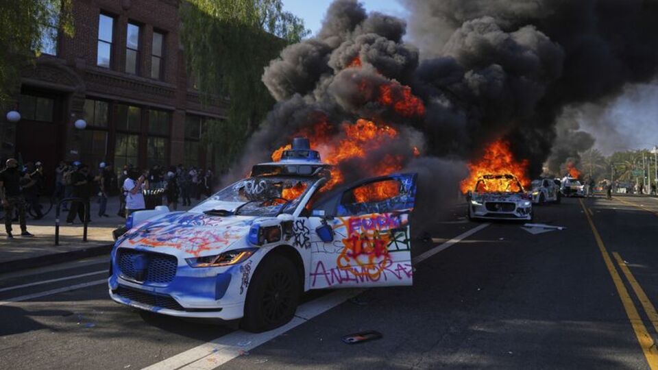 Los Angeles'taki Sınır Protestoları Şiddetle Devam Ediyor