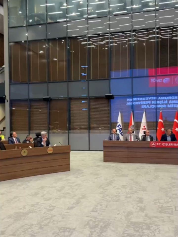 Bakanlık 30 Büyükşehir Belediyesinin Genel Sekreterleriyle Toplandı: Trafik Güvenliği ve Sahipsiz Hayvanlar Masada