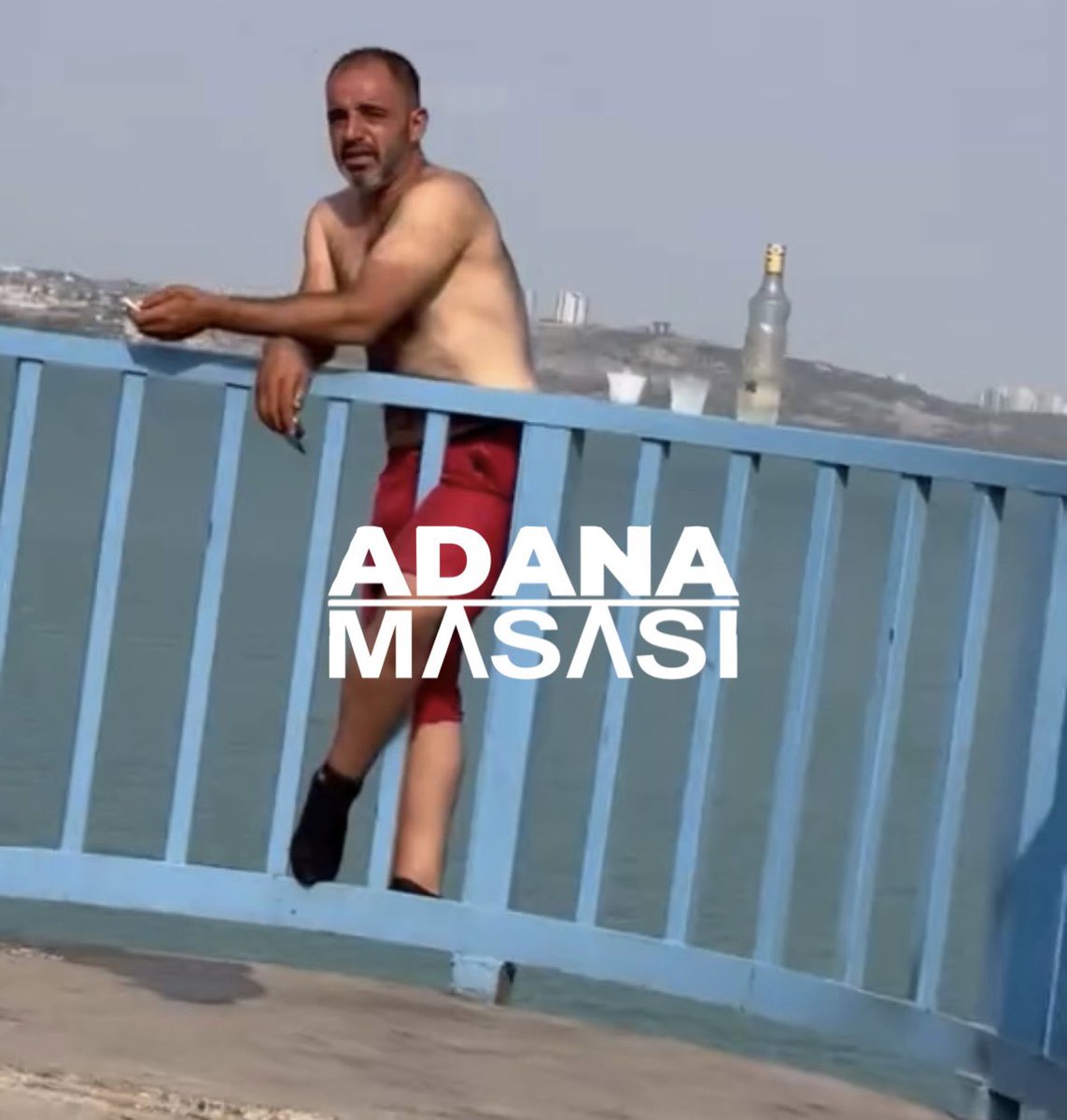 Adana'da Şaşırtan Olay: Köprü Korkuluklarında Rakı Masasıyla İntihar Girişimi