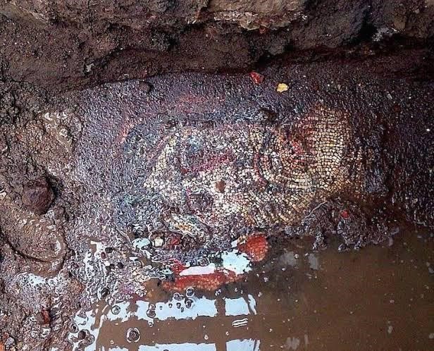 İznik'te Roma Dönemine Ait Mozaik ve Mezar Kalıntıları Keşfedildi