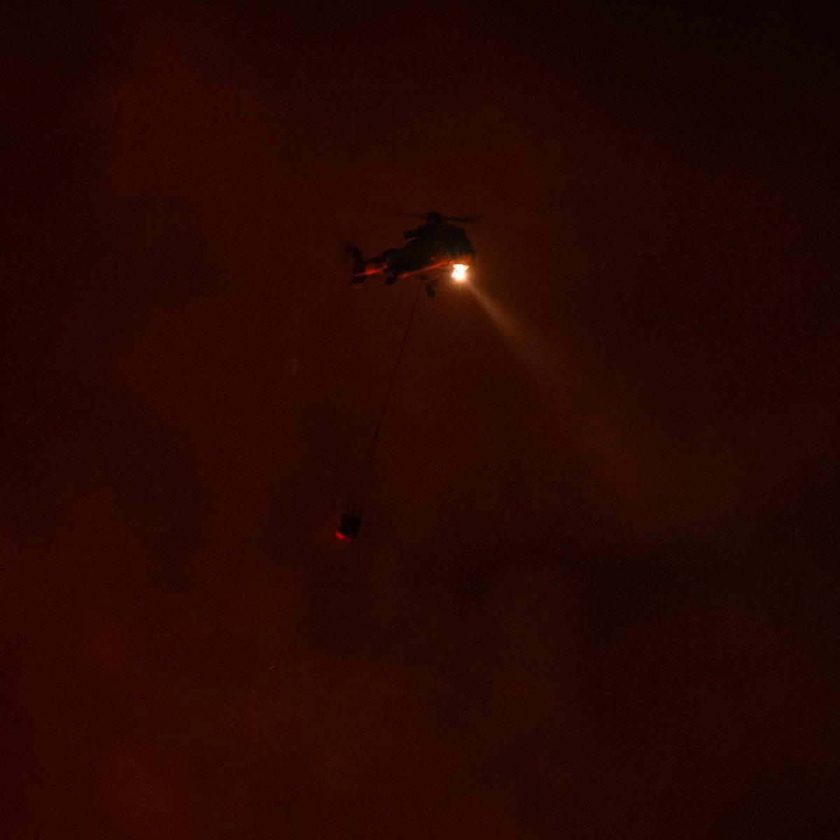 İzmir'de Gece Görüşlü Helikopterlerle Yangına Müdahale