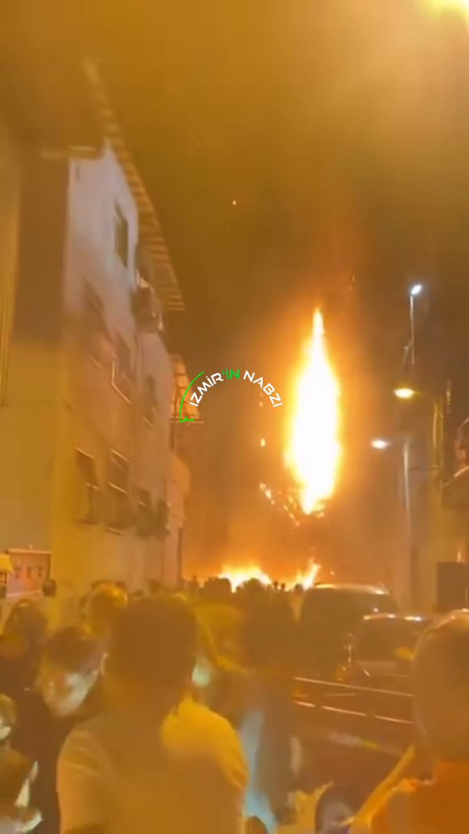 İzmir'de Düğün Havai Fişeği Faciası: Yangın Paniği