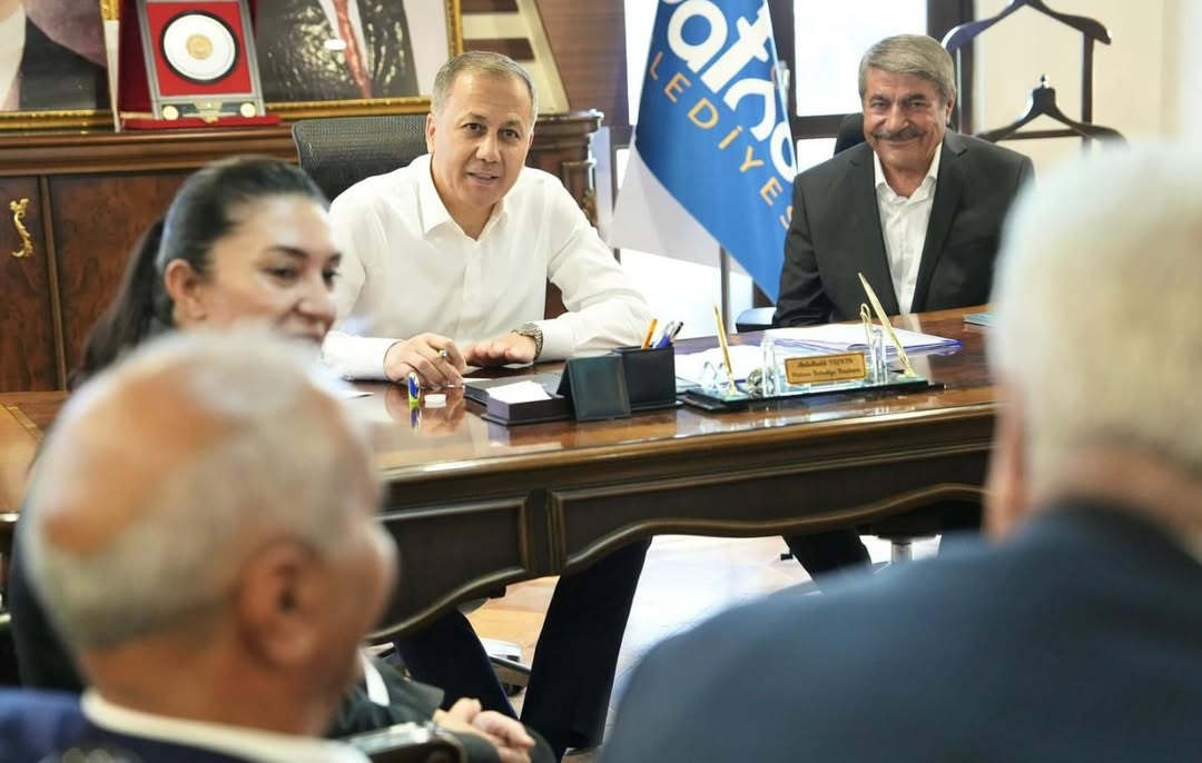 İçişleri Bakanı Yerlikaya, Ağrı Patnos Belediye Başkanı Taşkın'ı Ziyaret Etti