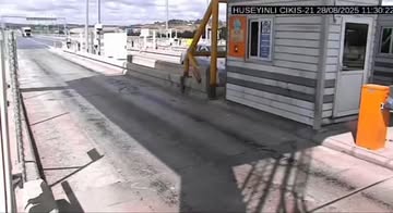 Çekmeköy'de TIR'ın Jandarma Aracına Çarpması: Şoför Gözaltına Alındı, Uyuşturucu Madde Ele Geçirildi