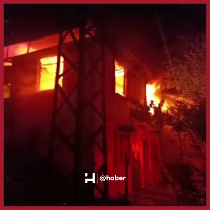 Adana'da Cinayet İşleyen Öğretmenin Evi Ateşe Verildi