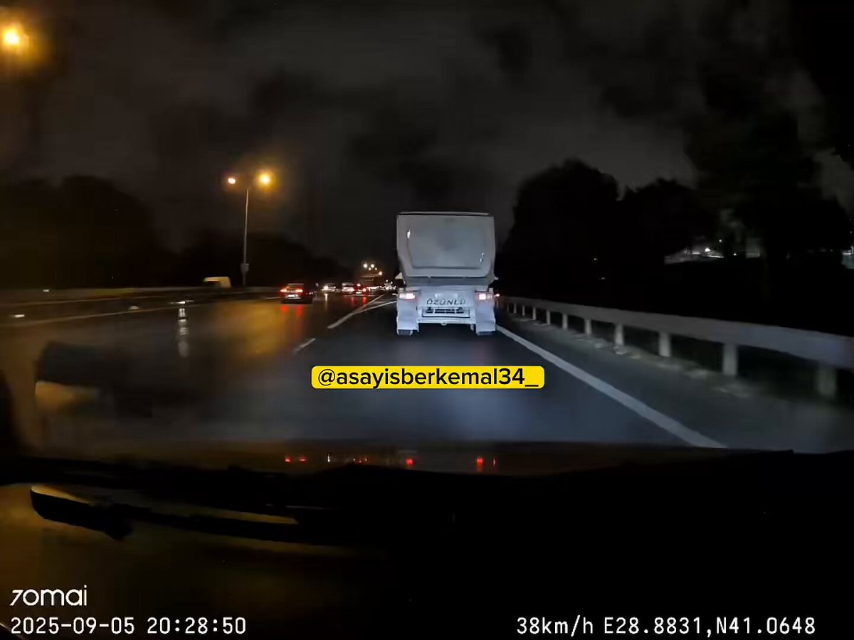 Esenler'de Trafik Kavgası: Kamyonet Sürücüsü Otomobile Arkadan Çarpıp Saldırdı