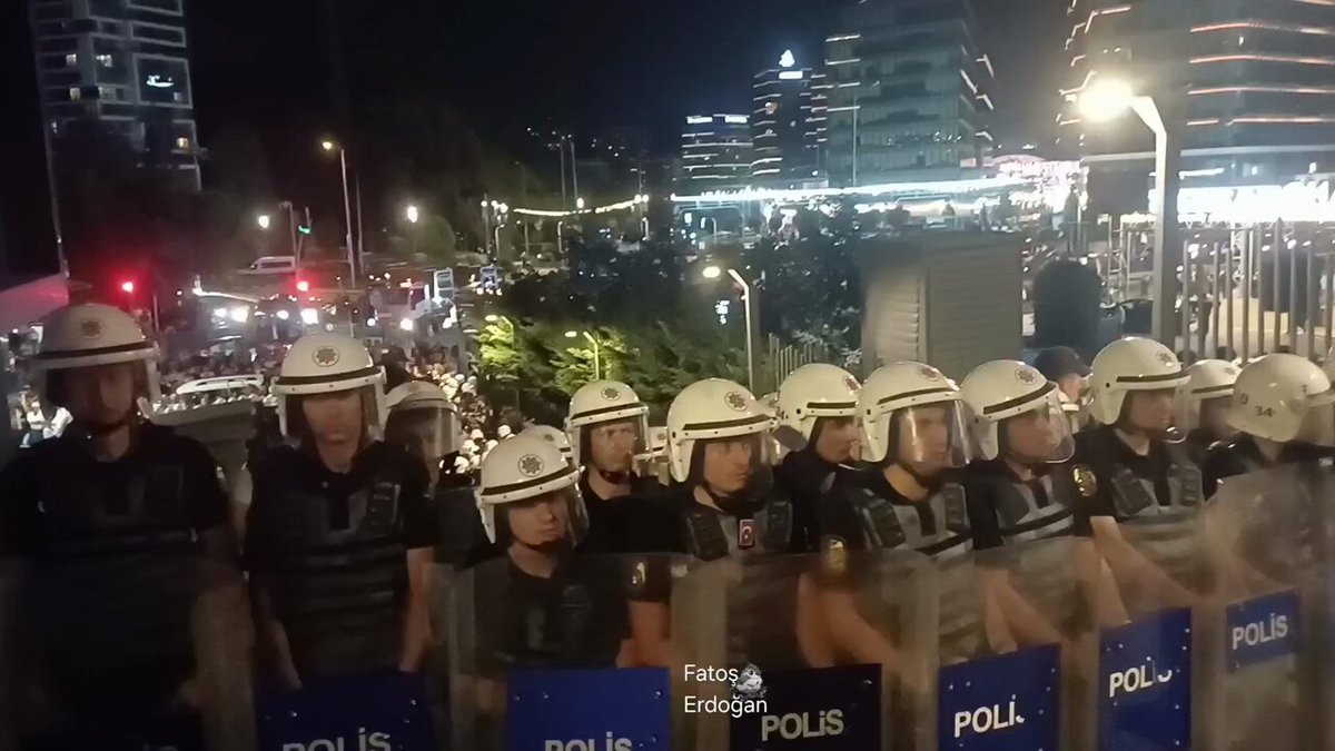 CHP İstanbul İl Başkanlığı Önünde Güvenlik Önlemleri Artırıldı