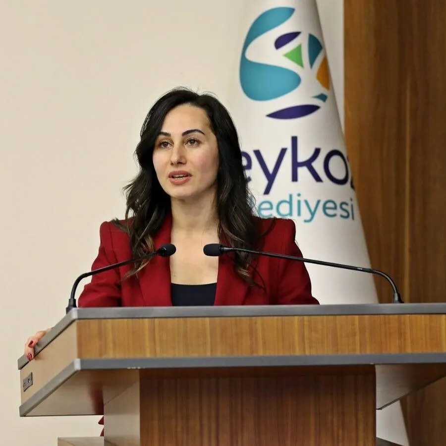 CHP'li Vekil Özlem Vural Gürzel AKP'ye Geçiyor