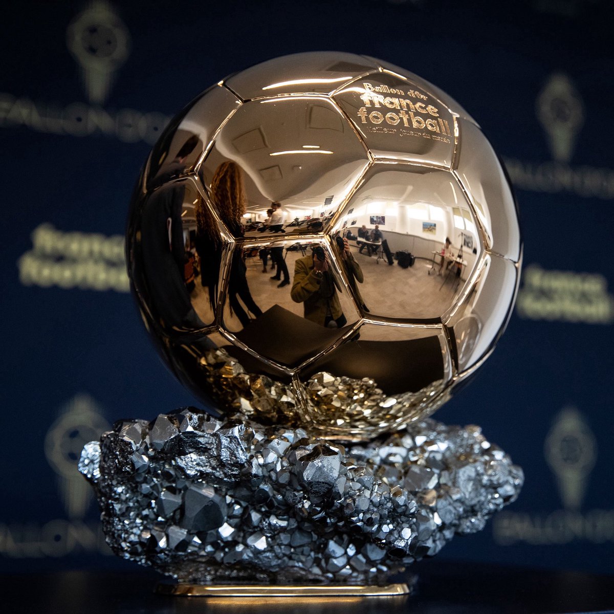 Ballon d'Or Kazananı Açıklandı: Sürpriz İsim Geceye Damga Vurdu
