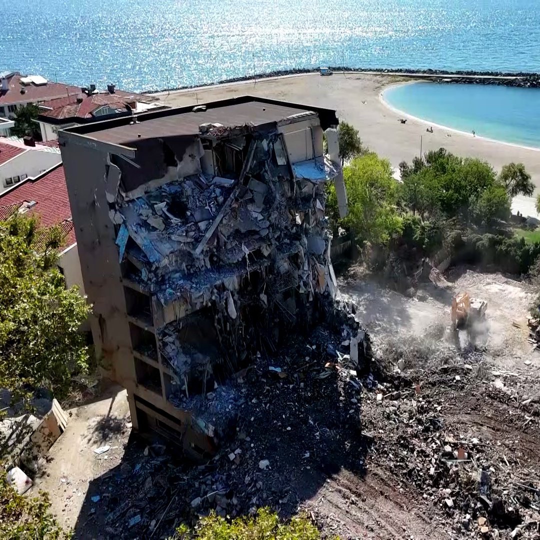 Çınar Otel 66 Yılın Ardından Yıkıldı: Türkiye'nin İlk Yerli 5 Yıldızlı Oteli Tarihe Karıştı