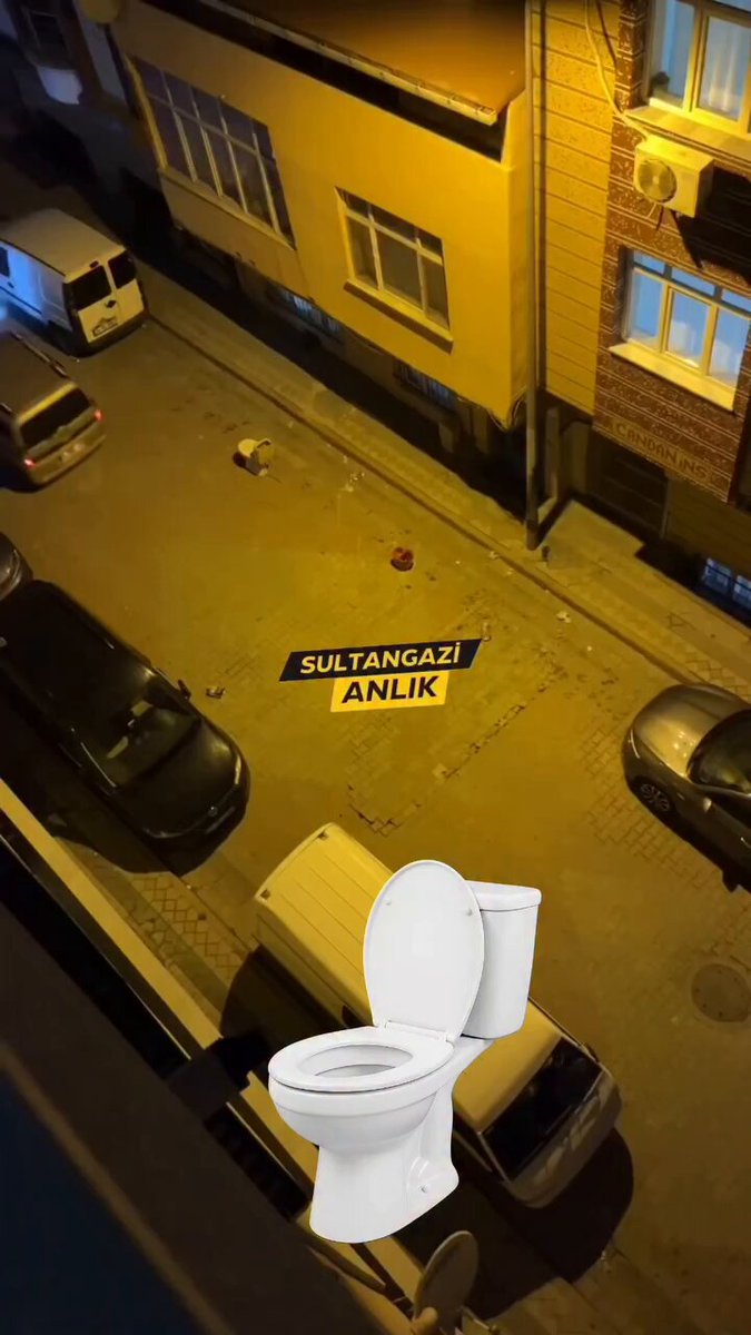 İstanbul'da Vatandaş, Evinin Önüne Araç Park Edilmesini Engellemek İçin Klozet Yerleştirdi