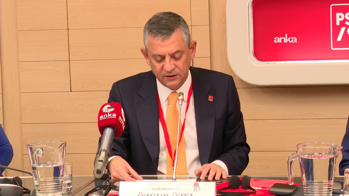 Özgür Özel, İspanya'daki Sosyalist Enternasyonal Toplantısı'nda Türkiye'deki Tutuklulara Dikkat Çekti