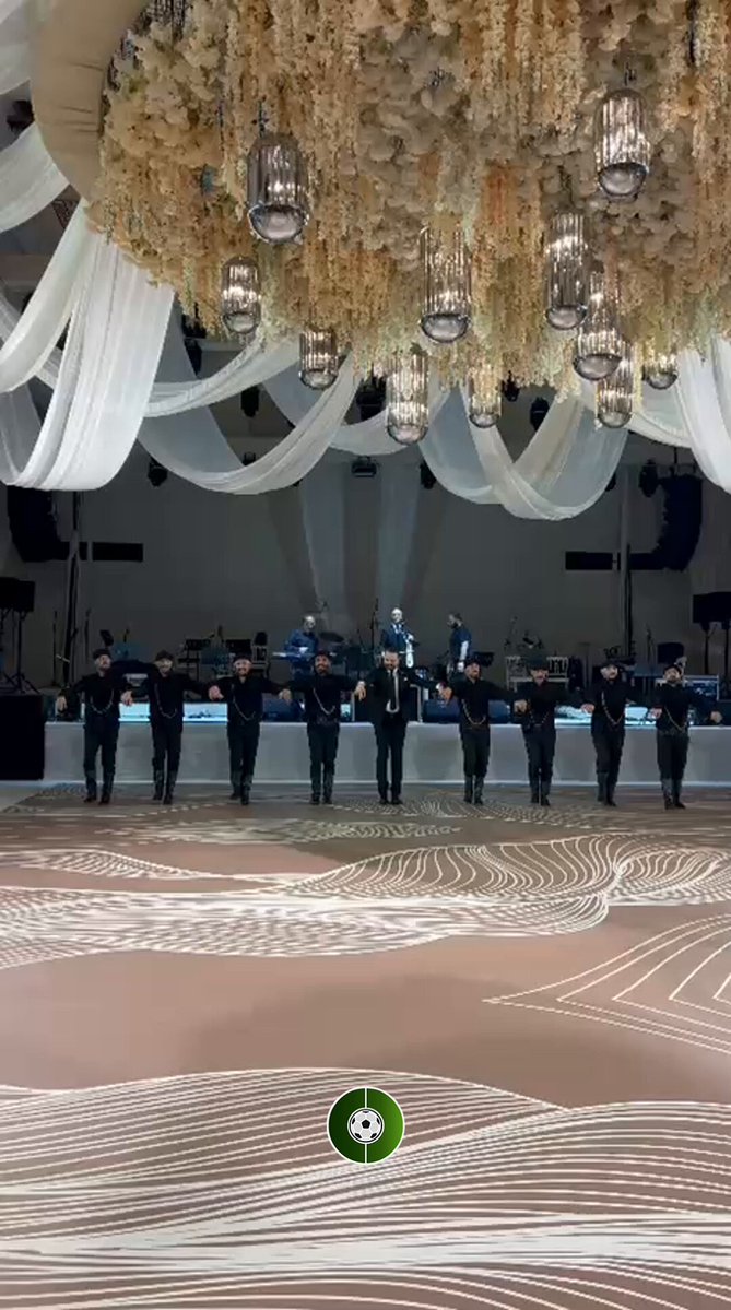 Eski Fenerbahçe Başkanı Ali Koç'tan Horon Gösterisi İzleme Anları